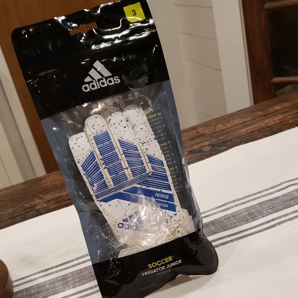 Adidas predator youth soccer gloves size 3